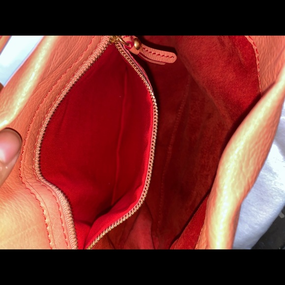 🆕 Marc Jacobs Mini Hobo Bag in Passion Fruit ‼️ - Picture 10 of 11